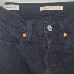 Levi’s Black Straight Leg Wedgie Jean - Size 24